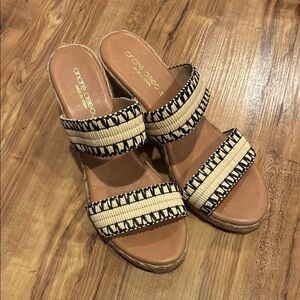 $140 Andre Assous Tan and Black Sandals